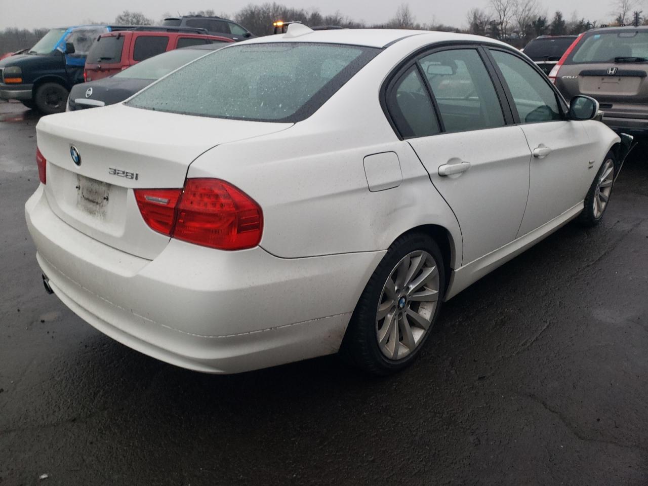 Image 3 of 2011 BMW 328 XI SULEV 2011 with VIN WBAPK5C50BA660014