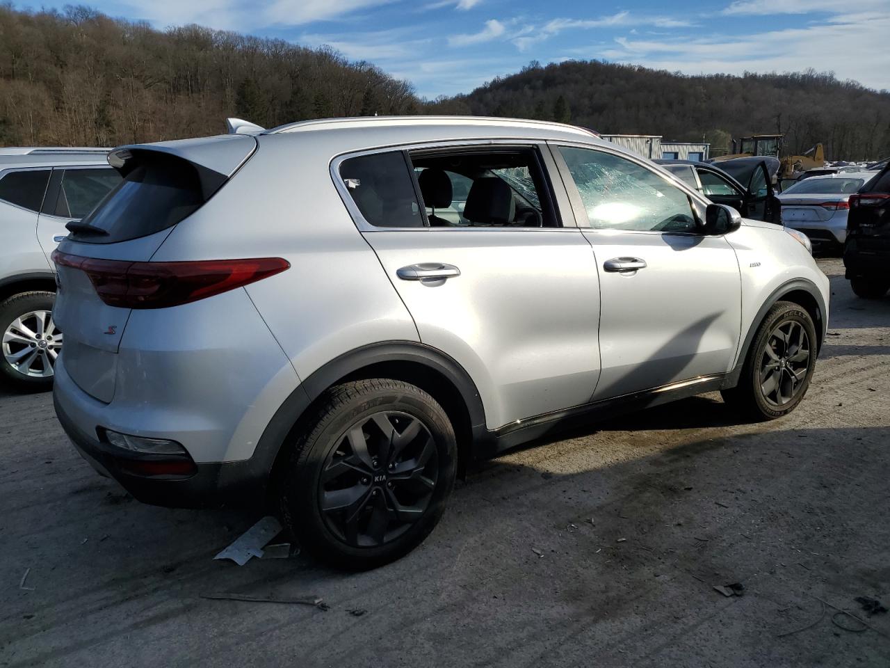 Obraz 3 z 2020 KIA SPORTAGE S 2020 z VIN KNDP6CAC8L7647815