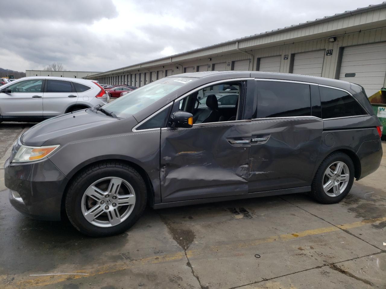 Image 1 of Honda Odyssey Touring 2013 with VIN 5FNRL5H95DB067022