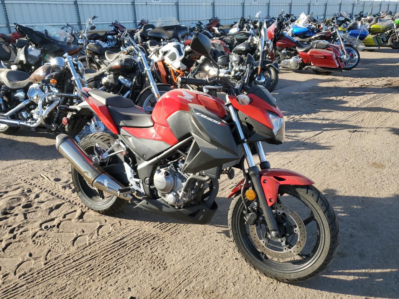 Изображение 2015 HONDA CB300 F 2015