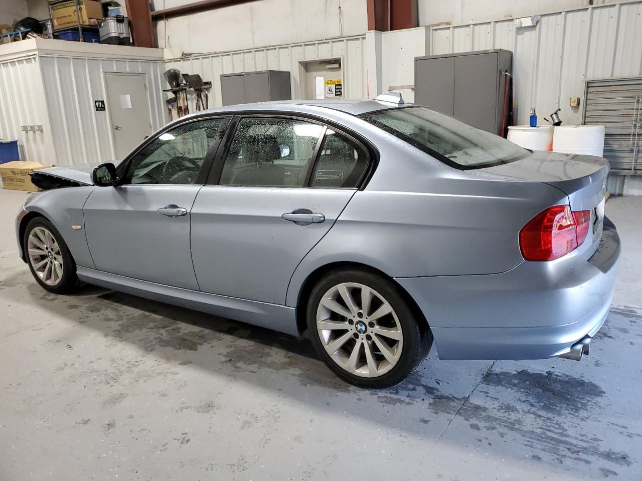 Image 2 of Bmw 328 I 2011 with VIN WBAPH7G57BNN02444