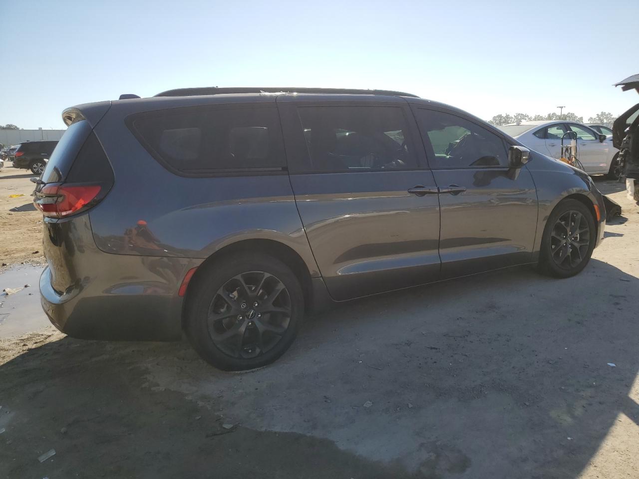 Image 3 of 2021 CHRYSLER PACIFICA TOURING 2021 with VIN 2C4RC1FG1MR607450