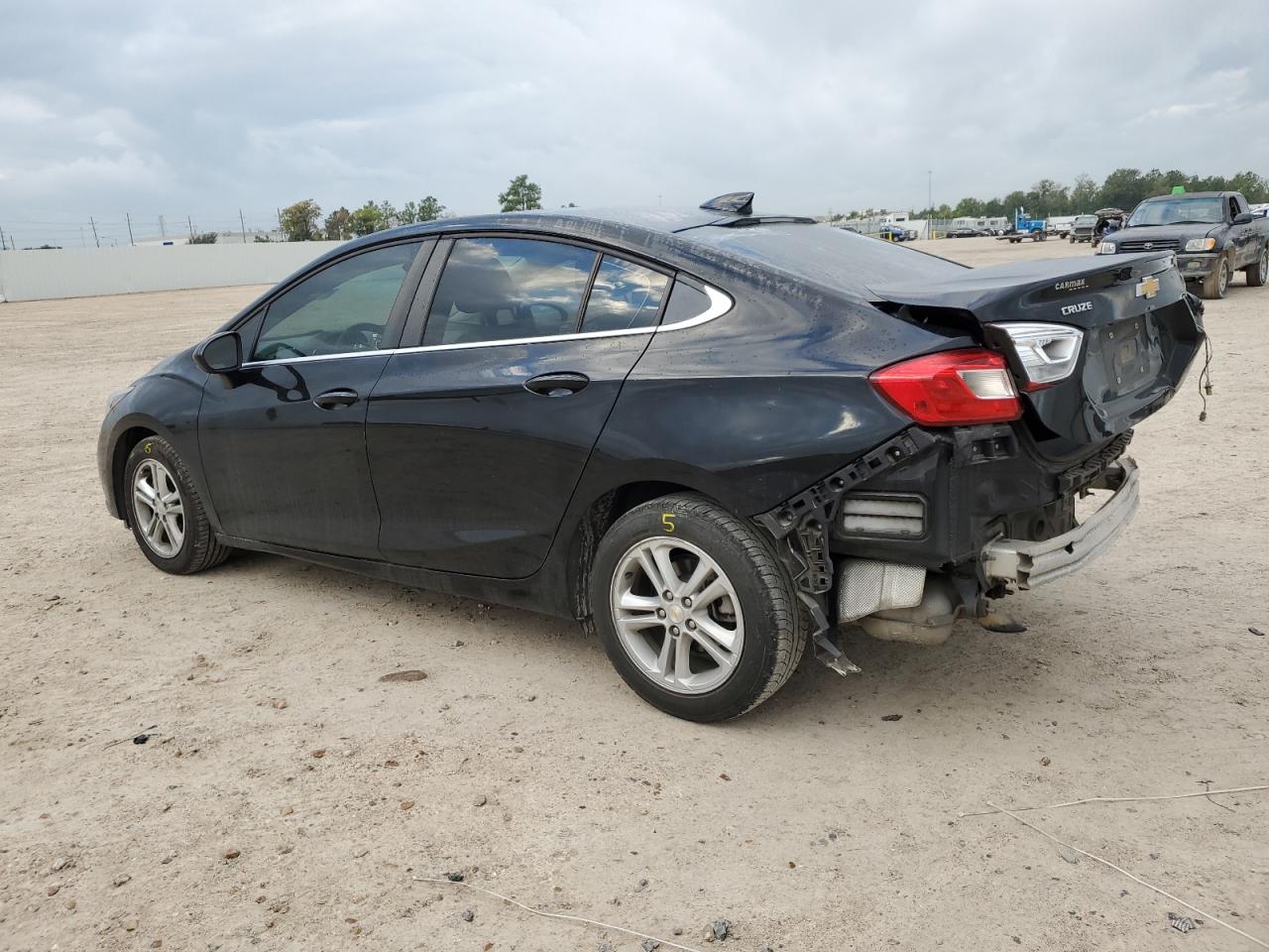 Image 2 of 2018 CHEVROLET CRUZE LT 2018 with VIN 1G1BE5SMXJ7242979