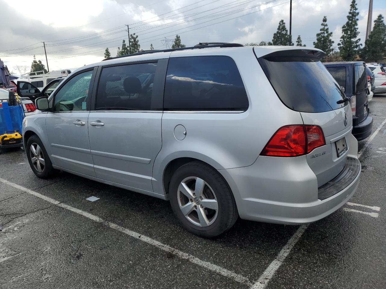 Image 2 of 2009 VOLKSWAGEN ROUTAN SE 2009 with VIN 2V8HW34129R595589