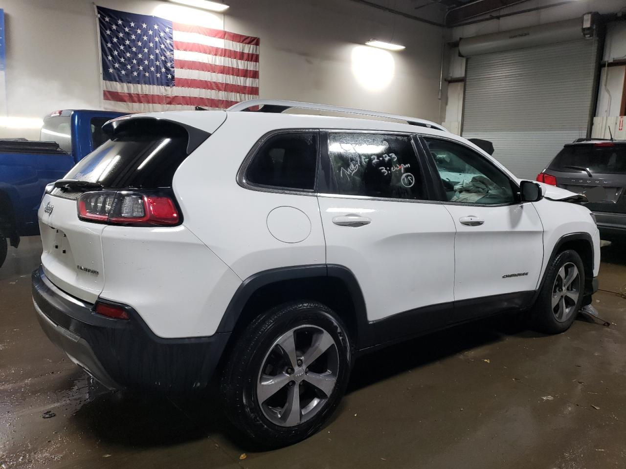 Image 3 of 2019 JEEP CHEROKEE LIMITED 2019 with VIN 1C4PJMDX2KD105029