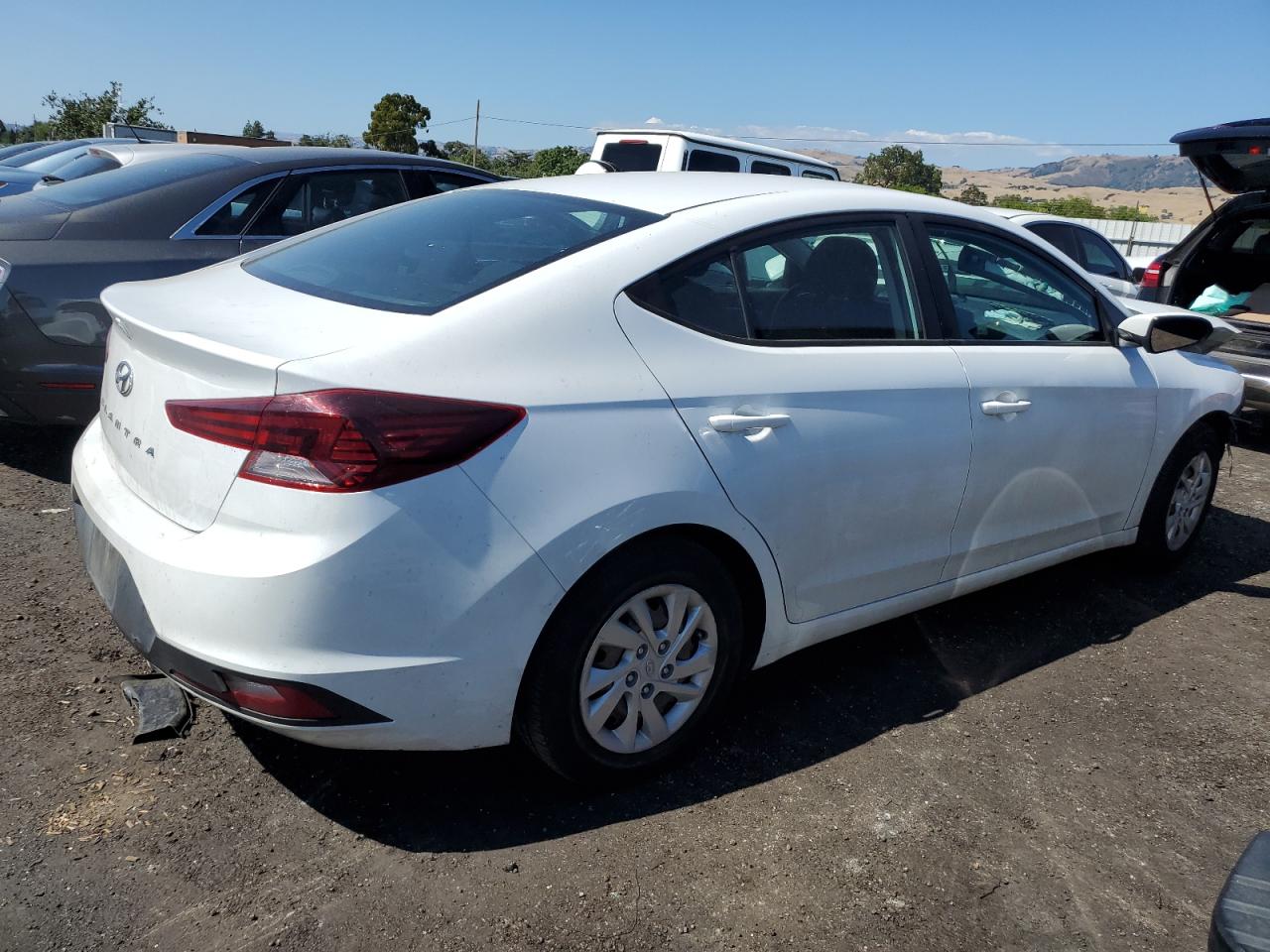 Image 3 of 2019 HYUNDAI ELANTRA SE 2019 with VIN 5NPD74LF1KH444031