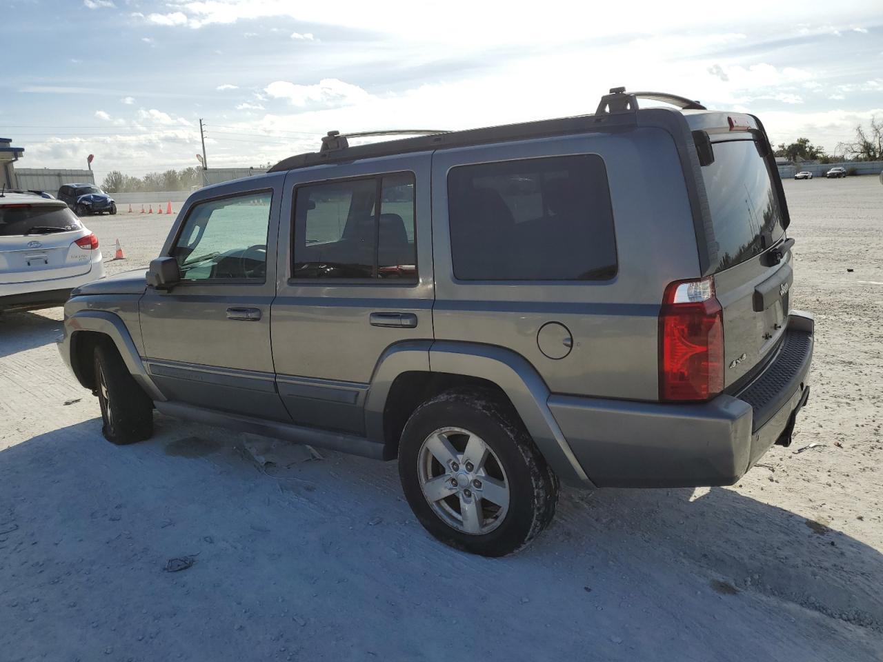 Image 2 of 2007 JEEP COMMANDER  2007 with VIN 1J8HG48KX7C577793