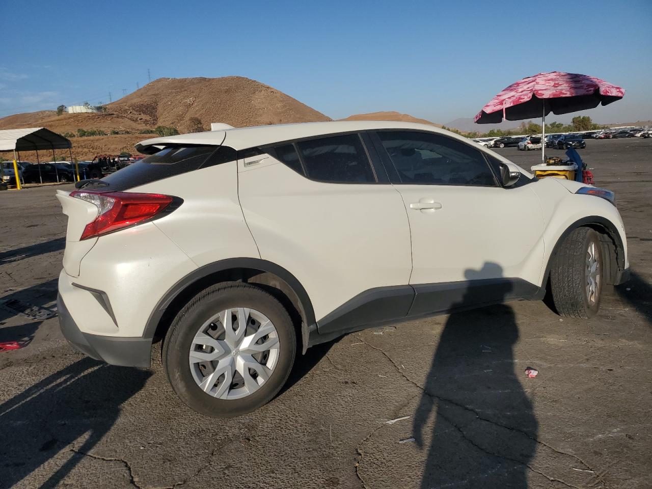 Image 3 of 2019 TOYOTA C-HR XLE 2019 with VIN JTNKHMBX7K1031225