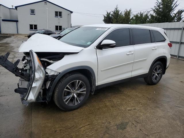 Image 1 of 2019 TOYOTA HIGHLANDER LE 2019 with VIN 5TDBZRFH1KS705681