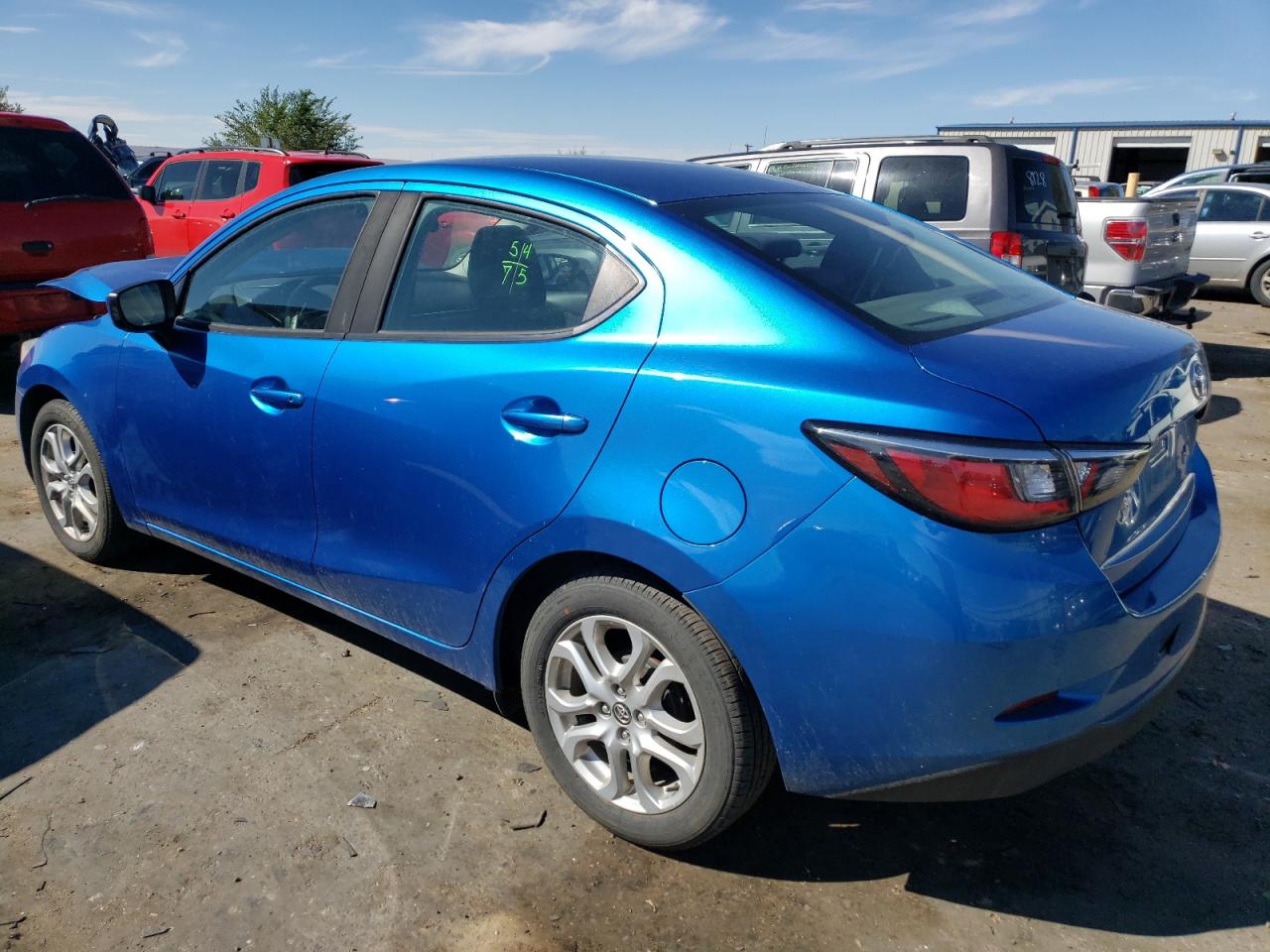 Изображение 2 Toyota Yaris Ia 2017 с VIN 3MYDLBYV1HY153543