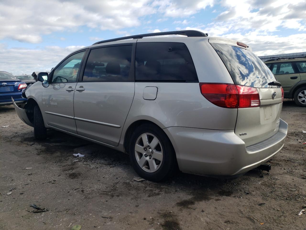 Изображение 2 2004 TOYOTA SIENNA XLE 2004 с VIN 5TDZA22C24S174341