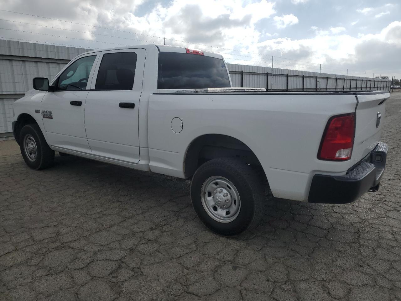 Image 2 of 2018 RAM 2500 ST 2018 with VIN 3C6TR4CT8JG274681