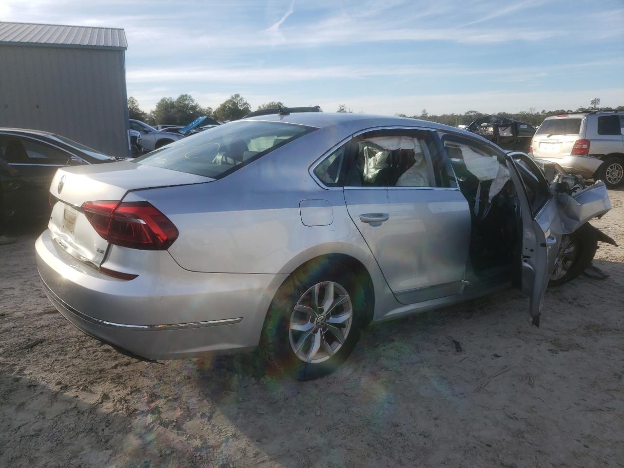 Изображение 3 2017 VOLKSWAGEN PASSAT S 2017 с VIN 1VWAT7A37HC040130