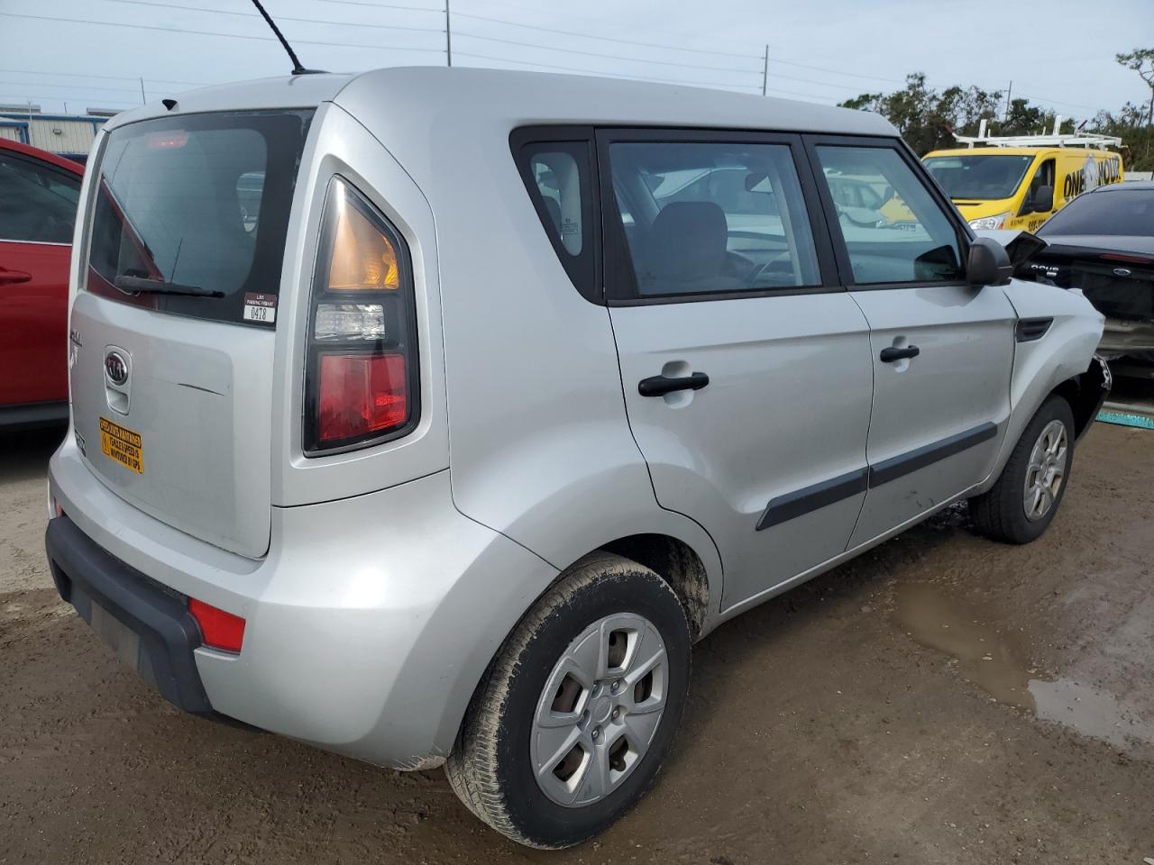 Image 3 of 2011 KIA SOUL  2011 with VIN KNDJT2A17B7717715