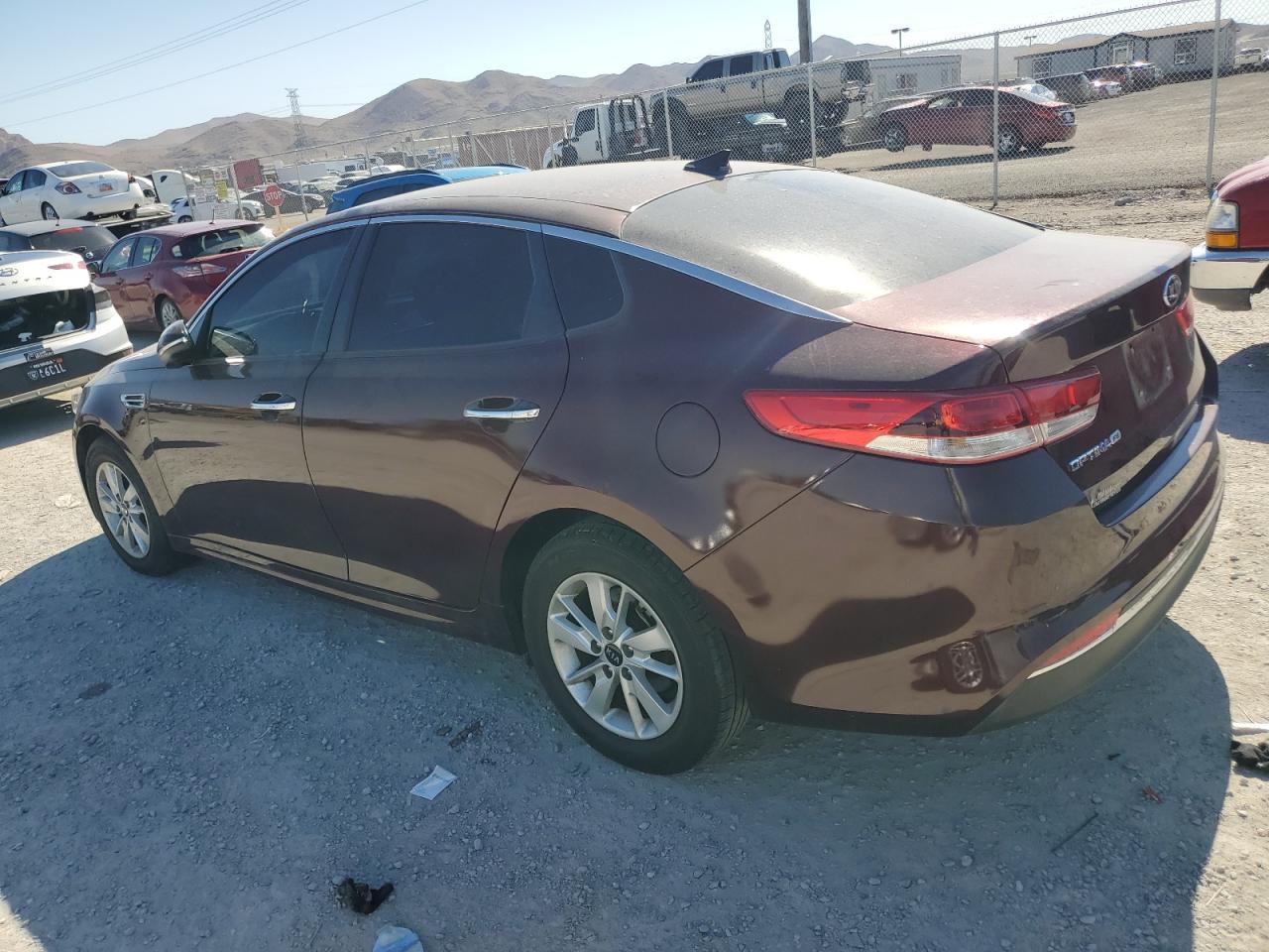 Obraz 2 z 2017 KIA OPTIMA LX 2017 z VIN 5XXGT4L32HG137258