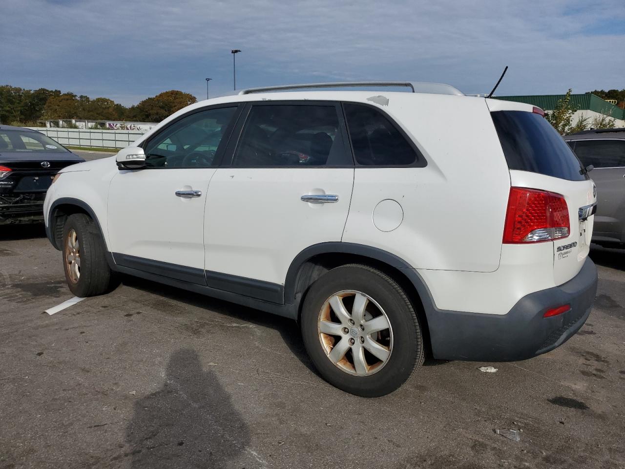 Изображение 2 2011 KIA SORENTO BASE 2011 с VIN 5XYKT3A1XBG024828