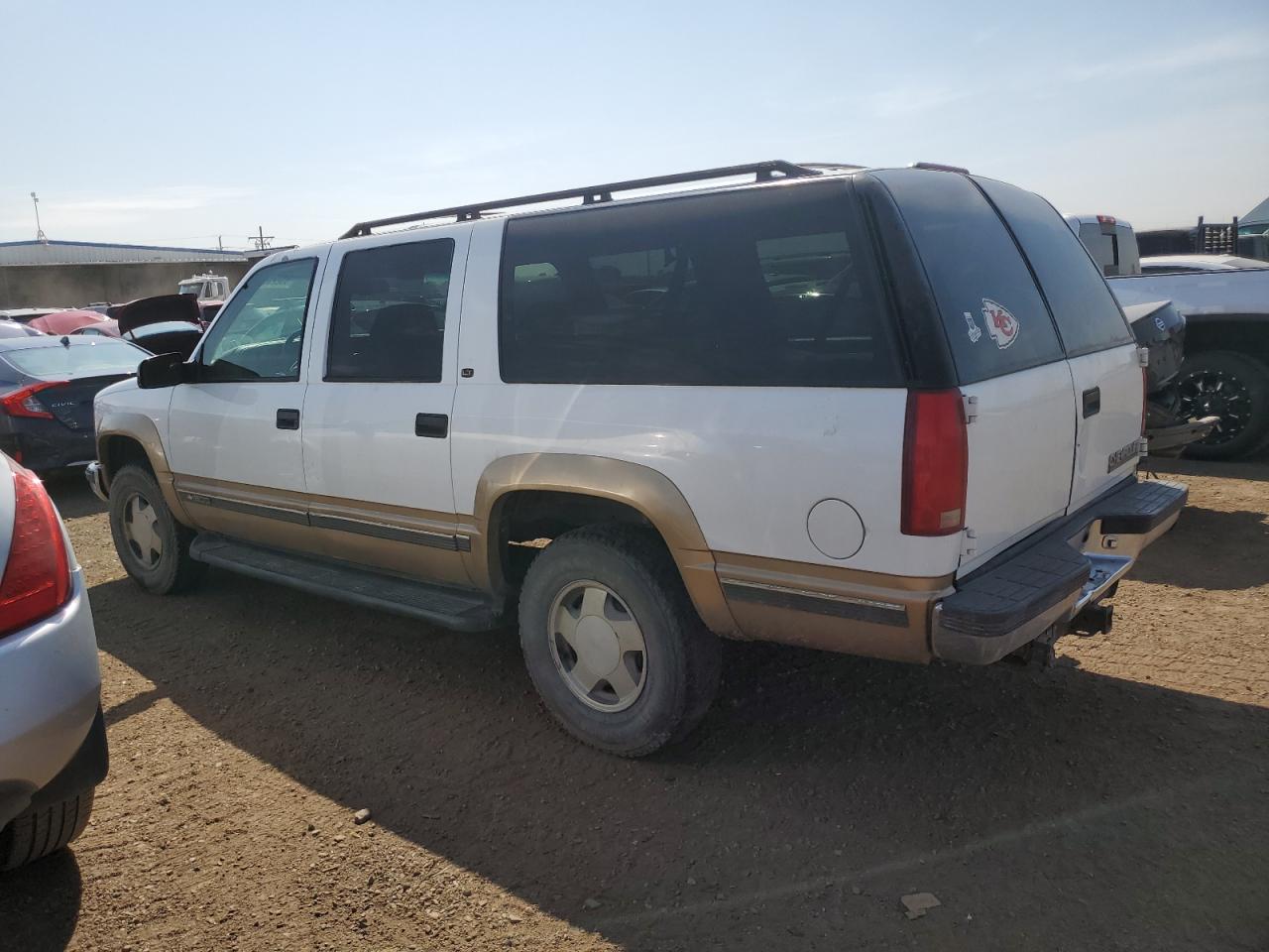 Image 2 of 1999 CHEVROLET SUBURBAN K1500 1999 with VIN 1GNFK16R5XJ399788
