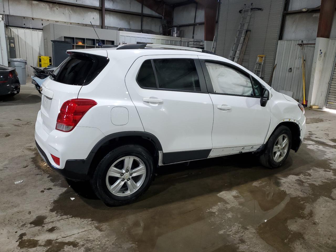 Image 3 of 2021 CHEVROLET TRAX 1LT 2021 with VIN KL7CJLSM2MB363919