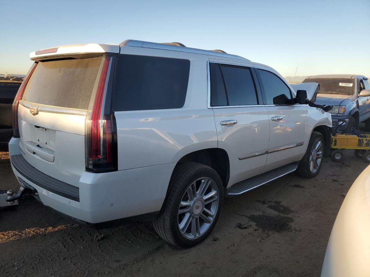 Изображение 3 2017 CADILLAC ESCALADE LUXURY 2017 с VIN 1GYS4BKJ4HR181796