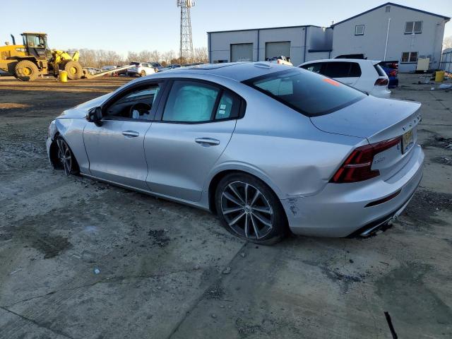 Image 2 of 2022 VOLVO S60 B5 MOMENTUM 2022 with VIN 7JRL12FZ6NG161626