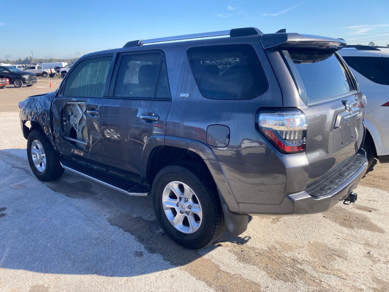 Изображение 2 2019 TOYOTA 4RUNNER SR5 2019 с VIN JTEZU5JR7K5199667