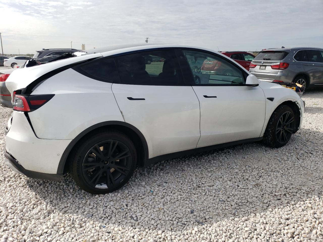Изображение 3 2021 TESLA MODEL Y  2021 с VIN 5YJYGDEE0MF071202
