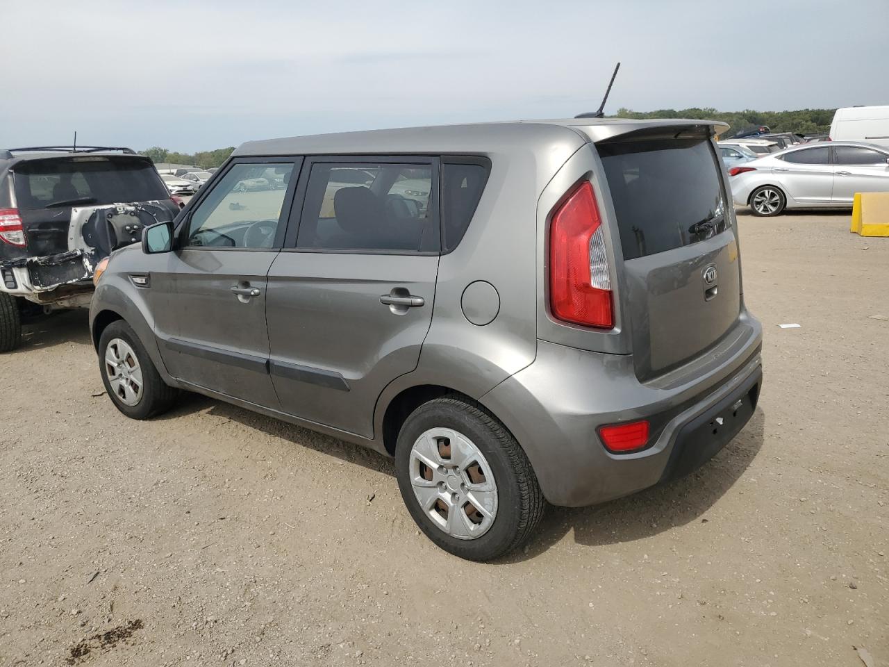 Изображение 2 2013 KIA SOUL  2013 с VIN KNDJT2A59D7489884