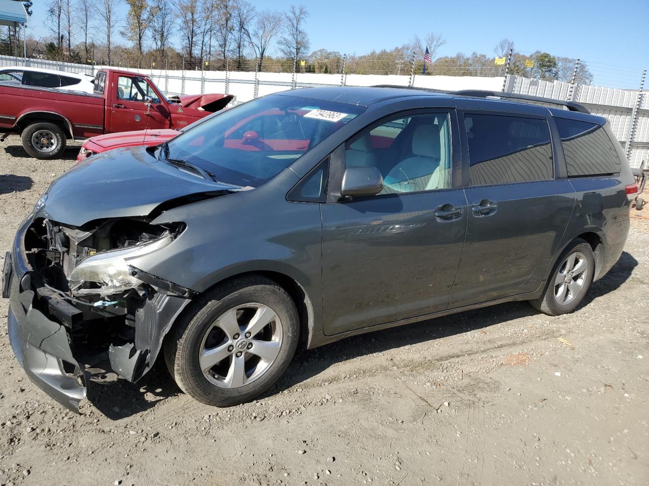 Изображение 1 2011 TOYOTA SIENNA LE 2011 с VIN 5TDKK3DC4BS011057