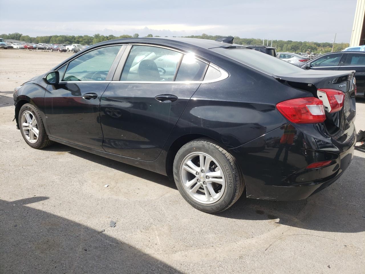 Obraz 2 z 2016 CHEVROLET CRUZE LT 2016 z VIN 1G1BE5SM8G7271566