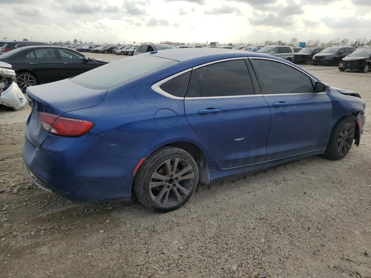 Изображение 3 2015 CHRYSLER 200 LIMITED 2015 с VIN 1C3CCCABXFN747949