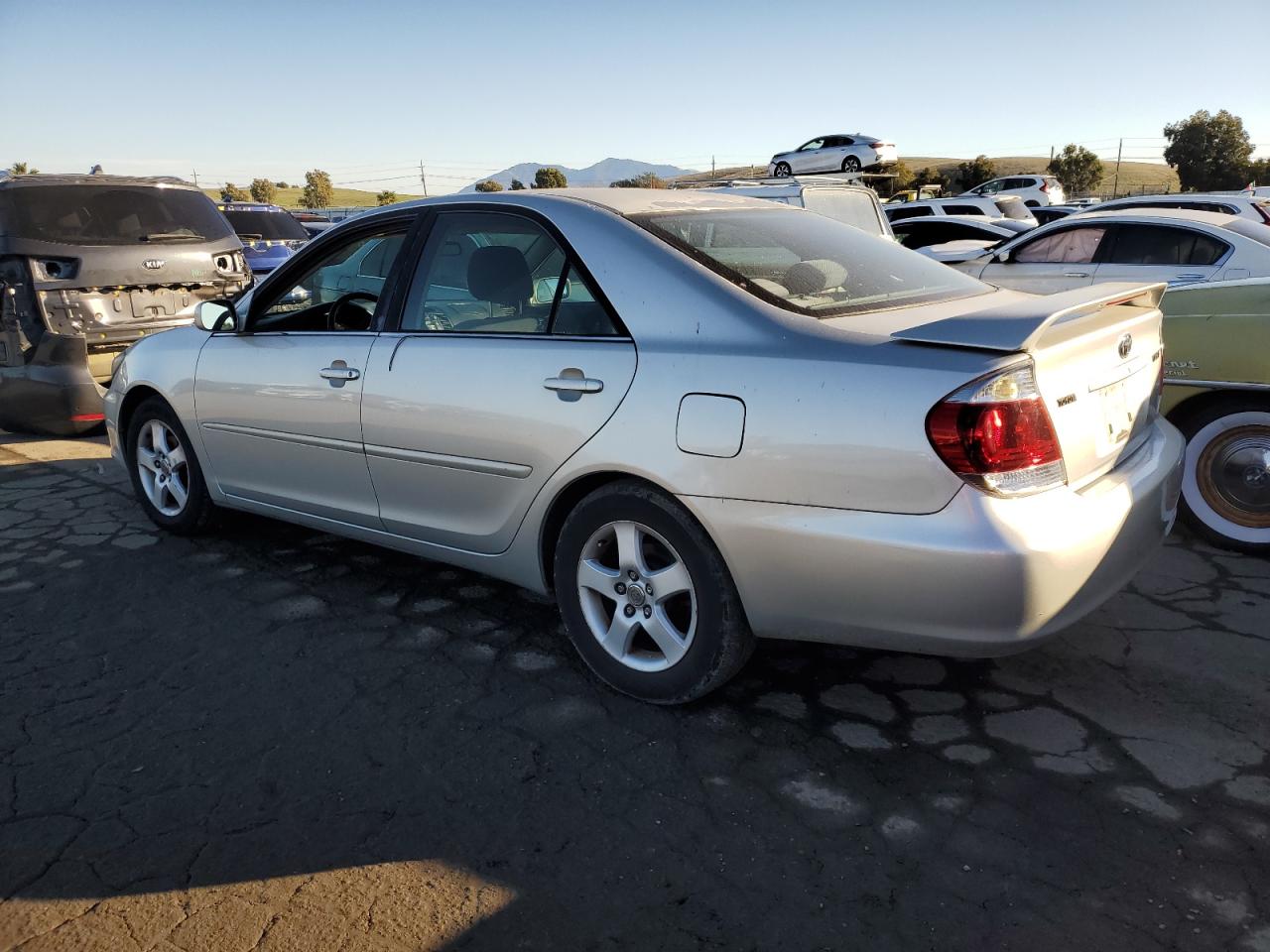 Изображение 2 2005 TOYOTA CAMRY LE 2005 с VIN 4T1BE30K55U506948