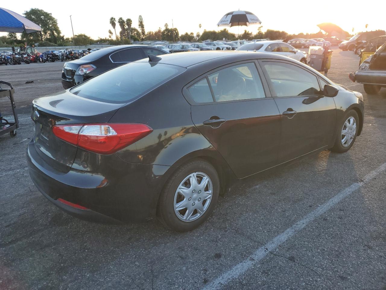 Obraz 3 z 2016 KIA FORTE LX 2016 z VIN KNAFK4A65G5551128