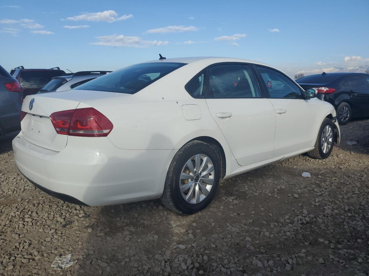 Obraz 3 z 2013 VOLKSWAGEN PASSAT S 2013 z VIN 1VWAP7A33DC023100