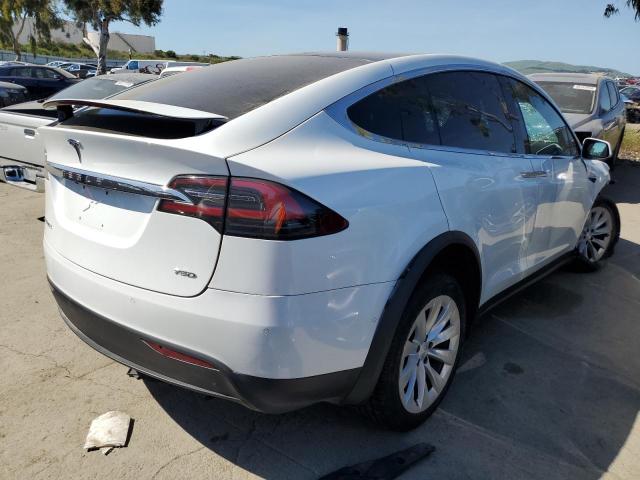 Obraz 3 z 2018 TESLA MODEL X  2018 z VIN 5YJXCAE21JF139983