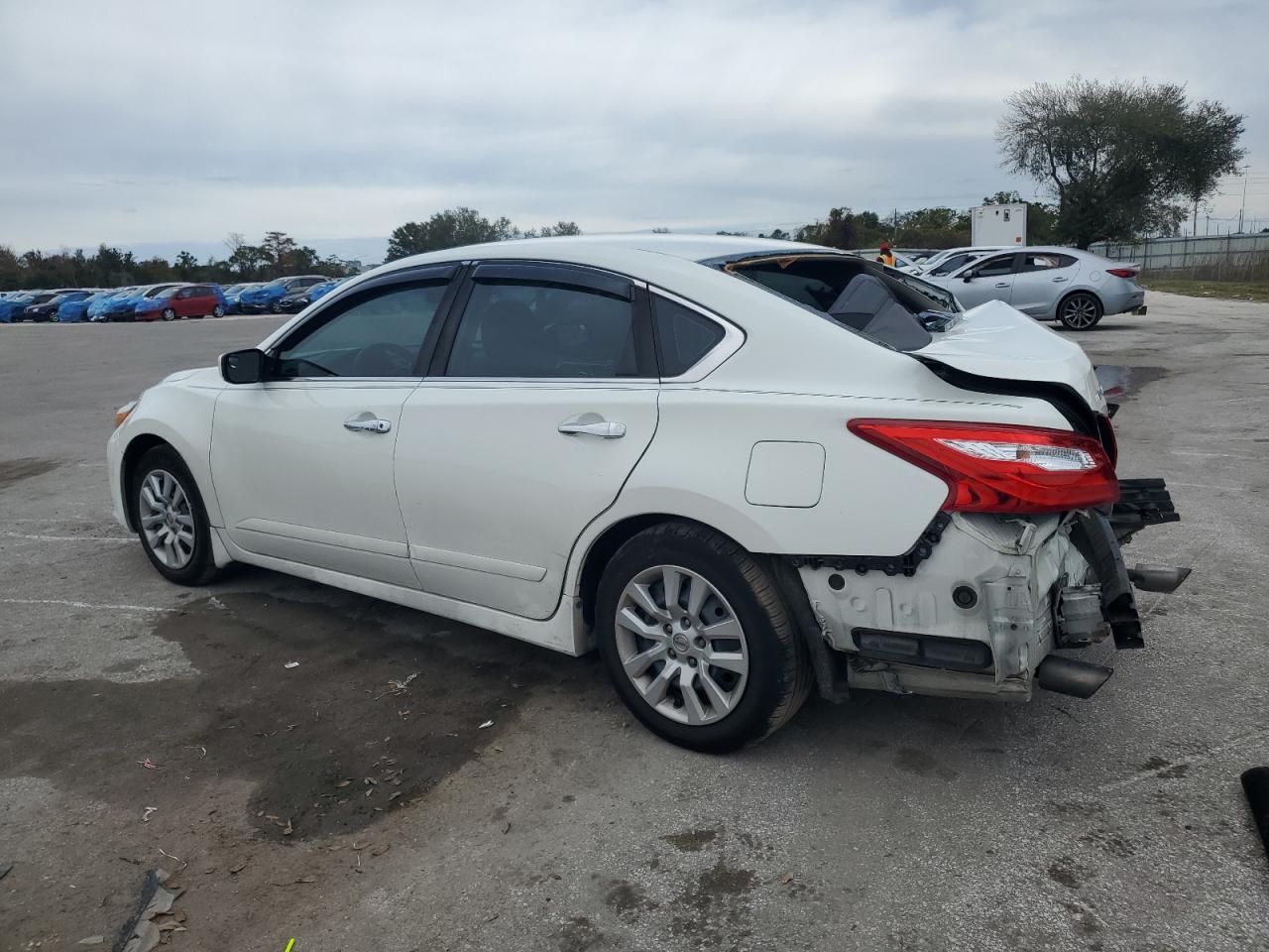 Obraz 2 z 2017 NISSAN ALTIMA 2.5 2017 z VIN 1N4AL3AP2HN333121