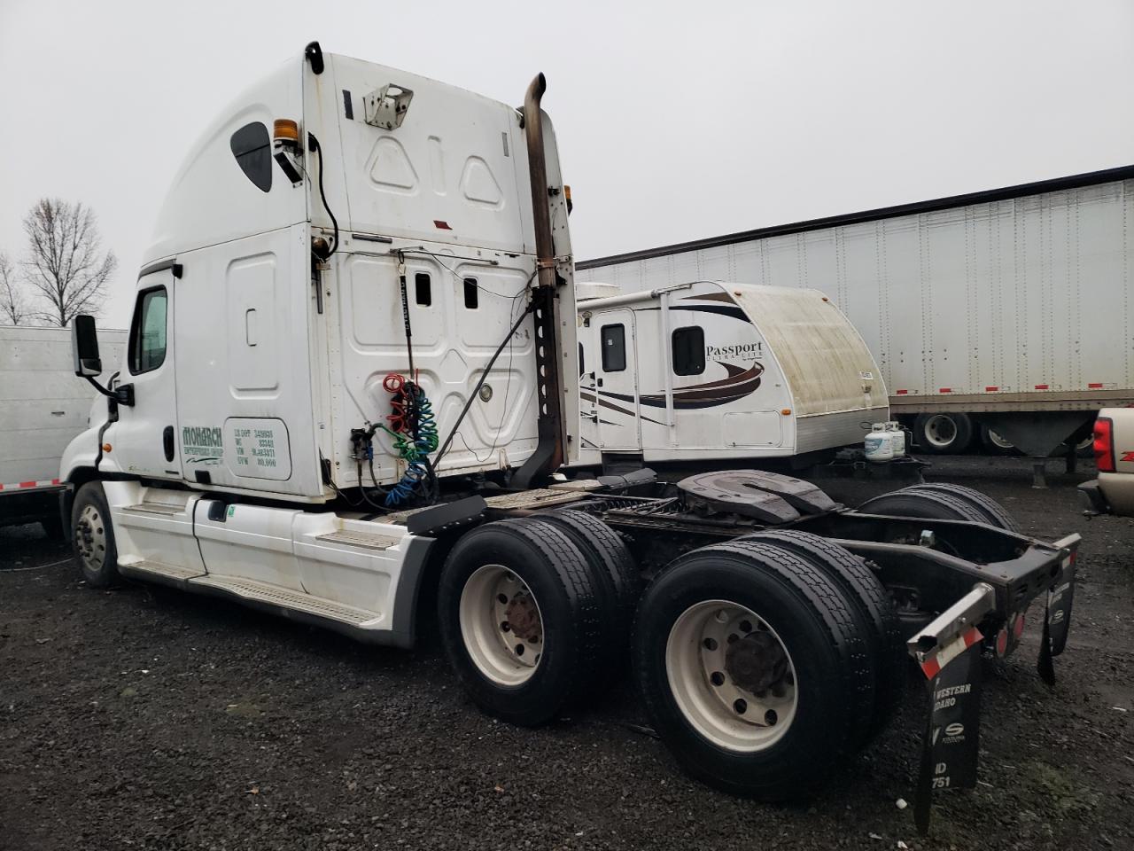 Image 3 of 2009 FREIGHTLINER CASCADIA 125  2009 with VIN 1FUJGLDR79LAE5871