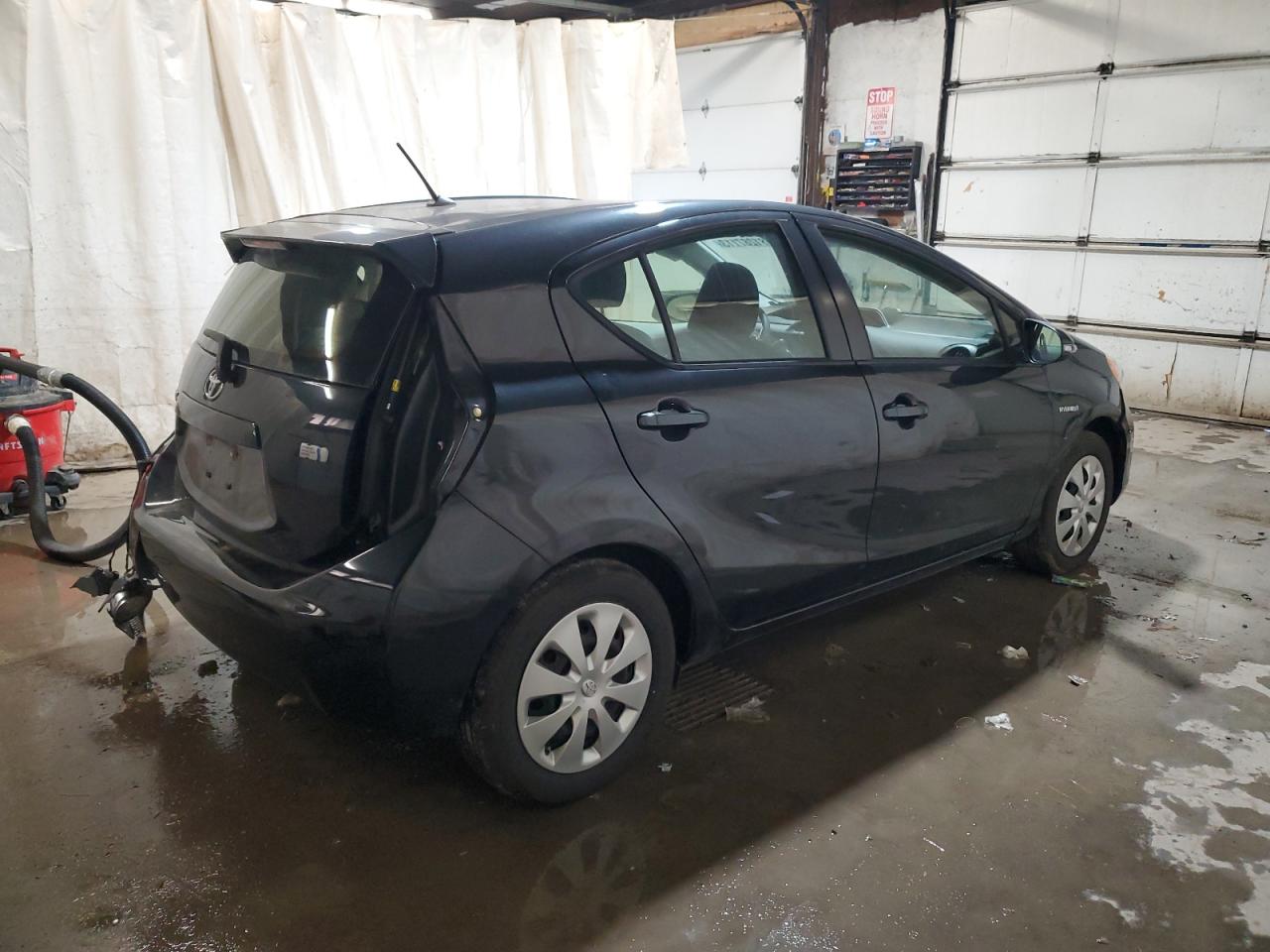 Image 3 of 2014 TOYOTA PRIUS C  2014 with VIN JTDKDTB36E1574805