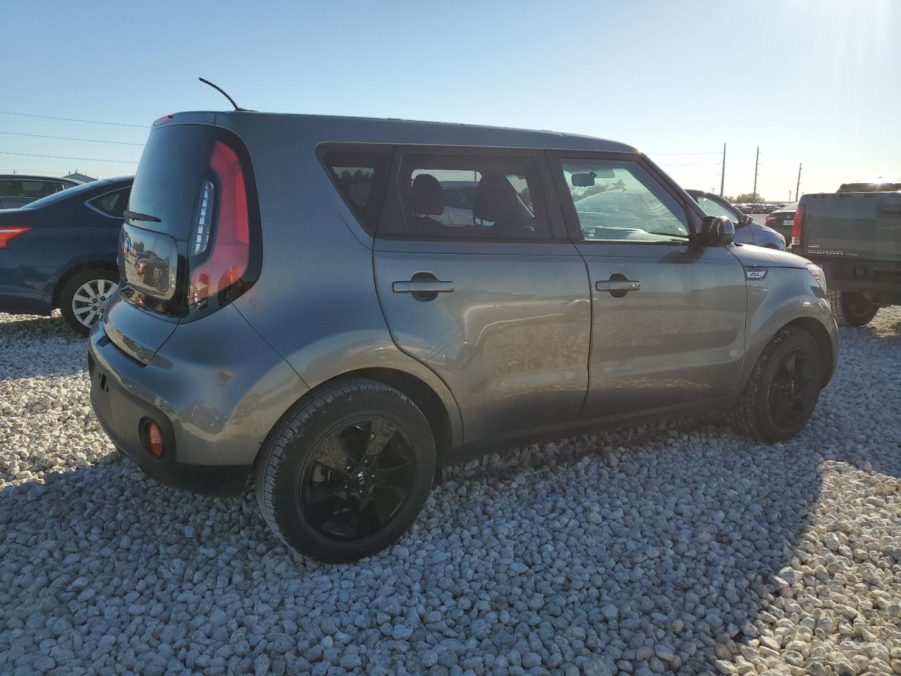 Obraz 3 z 2019 KIA SOUL  2019 z VIN KNDJN2A2XK7655875