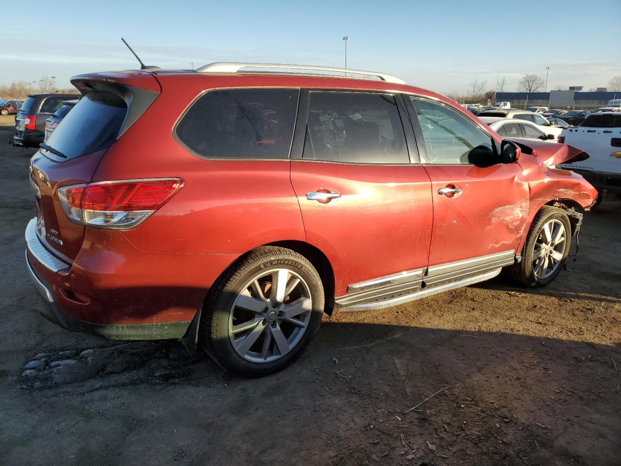 Изображение 3 2014 NISSAN PATHFINDER S 2014 с VIN 5N1AR2MM2EC625665