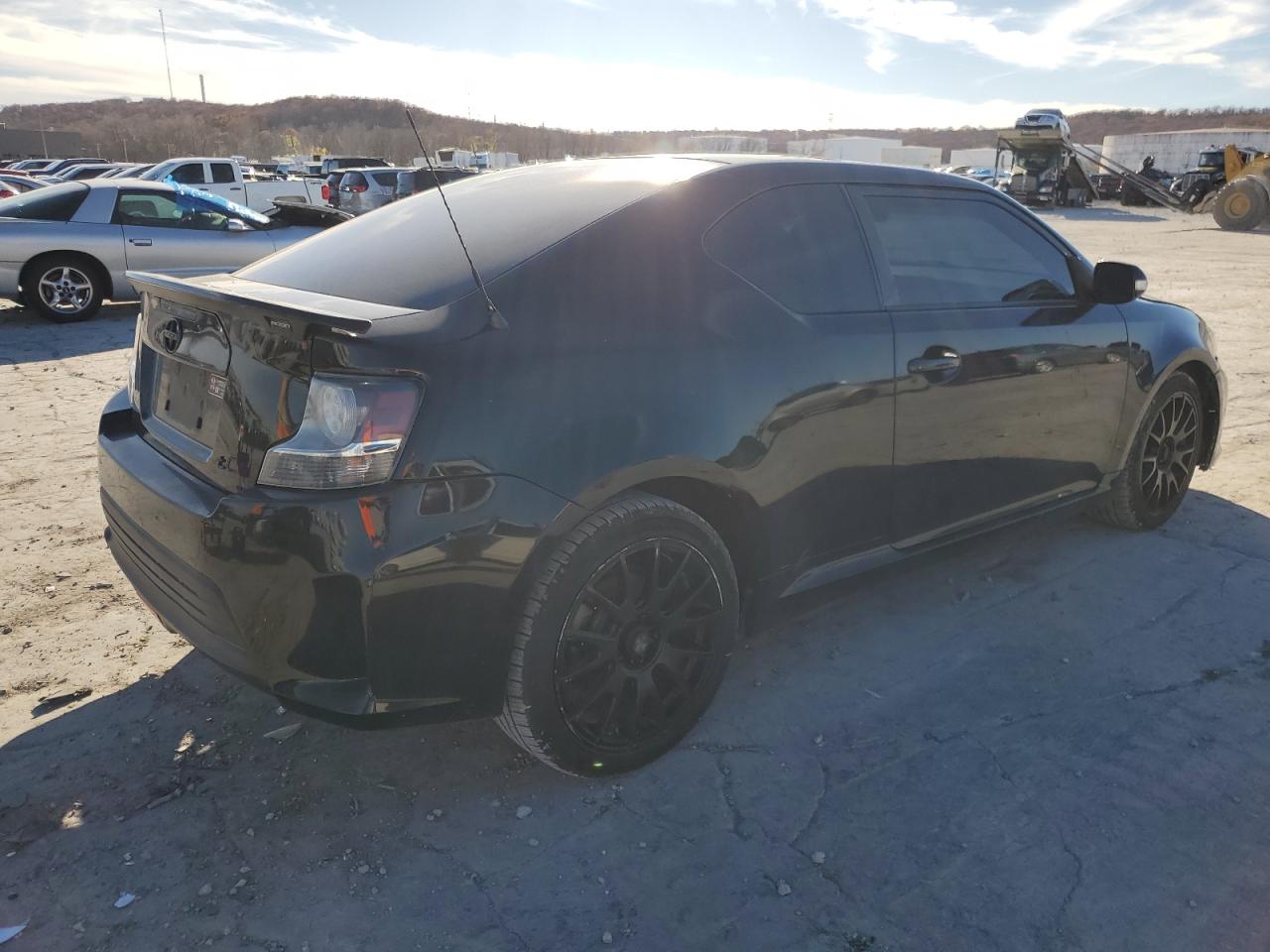 Obraz 3 z 2015 TOYOTA SCION TC  2015 z VIN JTKJF5C78F3089552