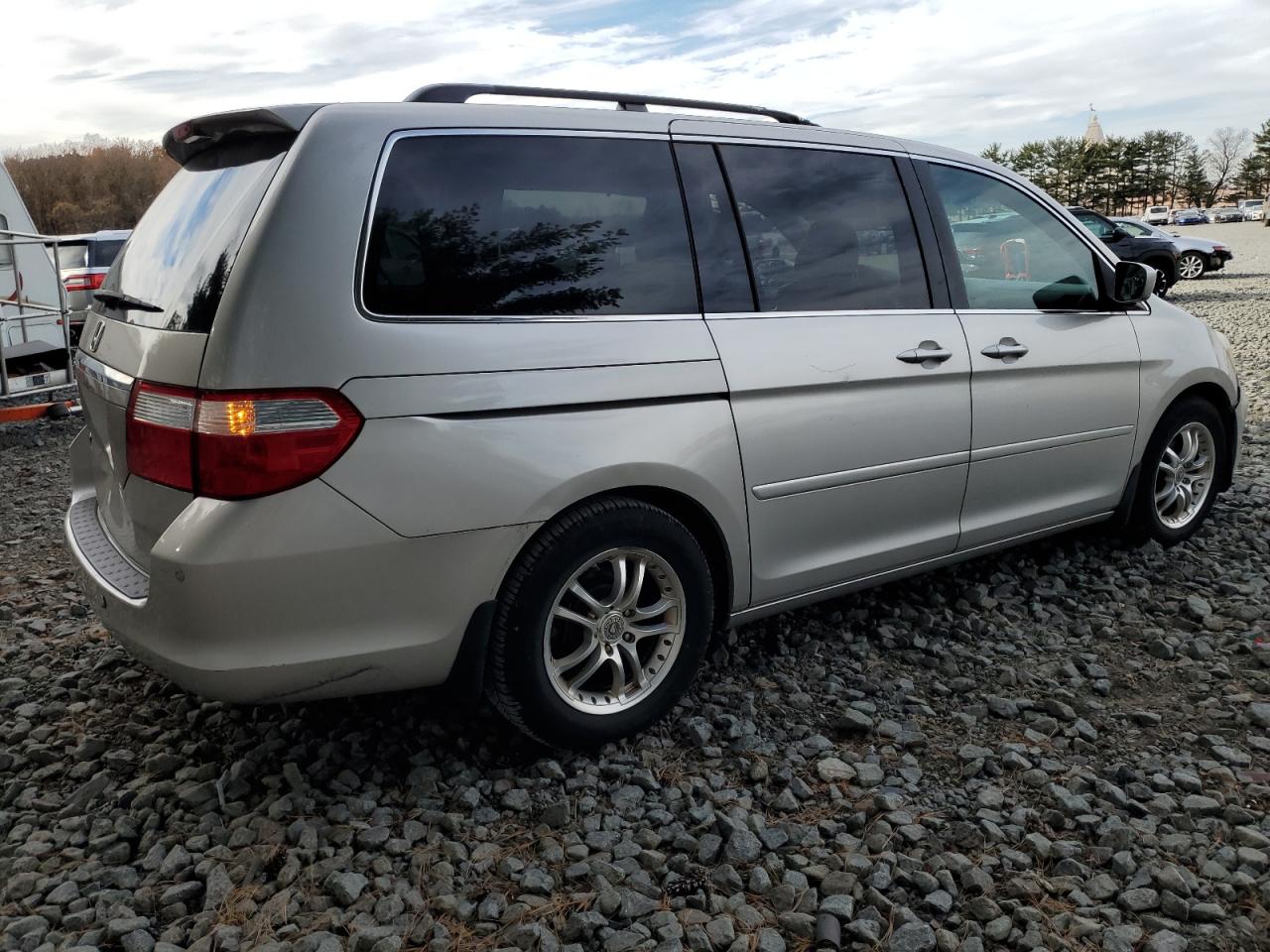 Image 3 of 2006 HONDA ODYSSEY TOURING 2006 with VIN 5FNRL38846B076132