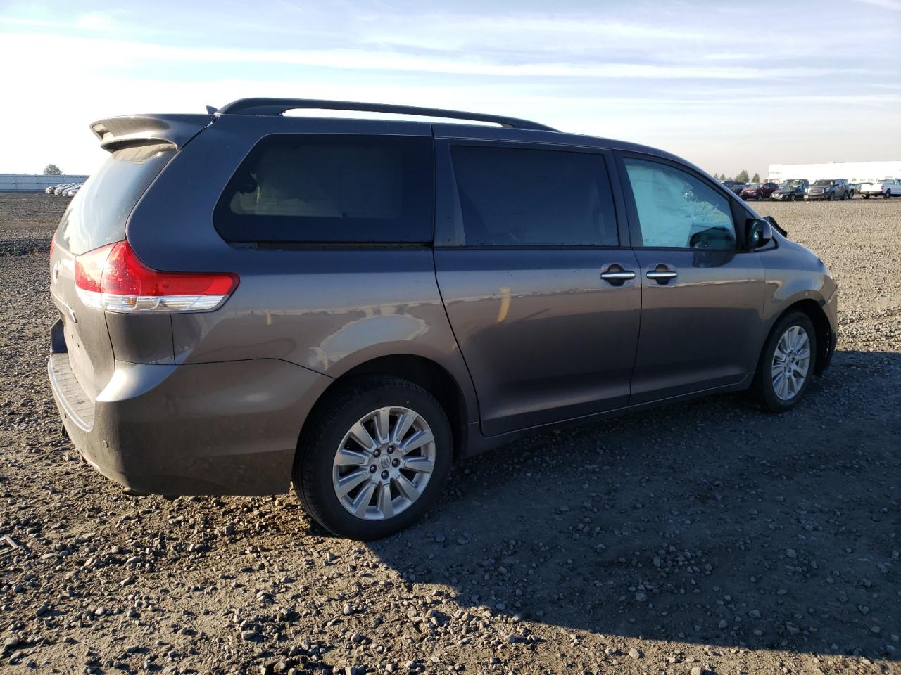 Изображение 3 2013 TOYOTA SIENNA XLE 2013 с VIN 5TDDK3DCXDS050571