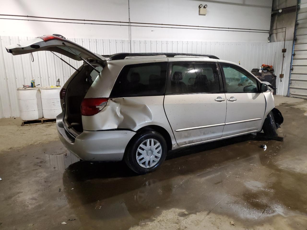 Image 3 of 2004 TOYOTA SIENNA CE 2004 with VIN 5TDZA23C14S145024