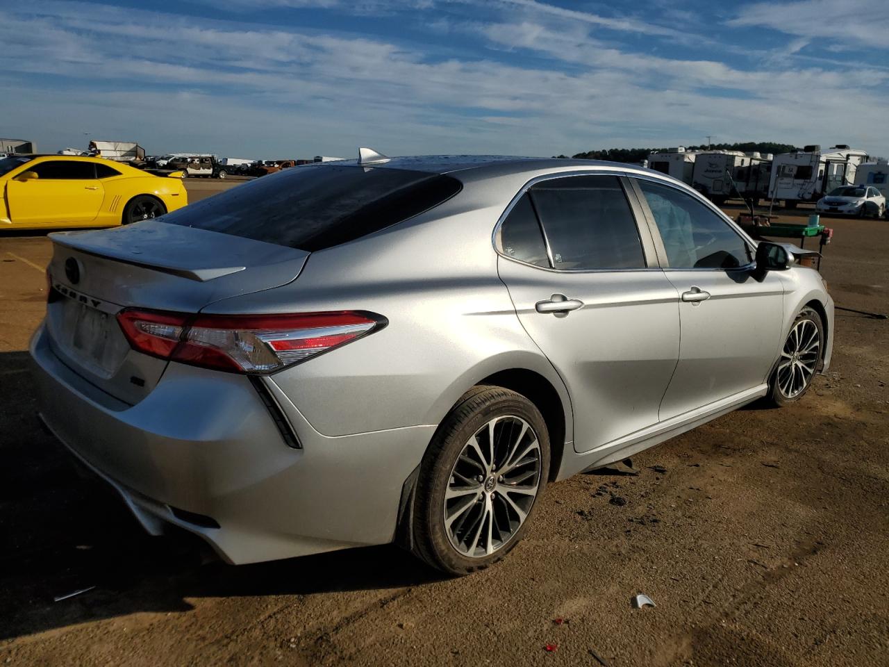 Изображение 3 2020 TOYOTA CAMRY SE 2020 с VIN 4T1G11AK8LU917388