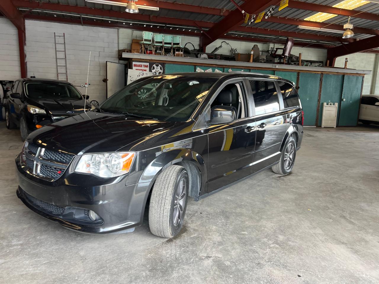 Obraz 2 z 2017 DODGE GRAND CARAVAN SXT 2017 z VIN 2C4RDGCGXHR859370