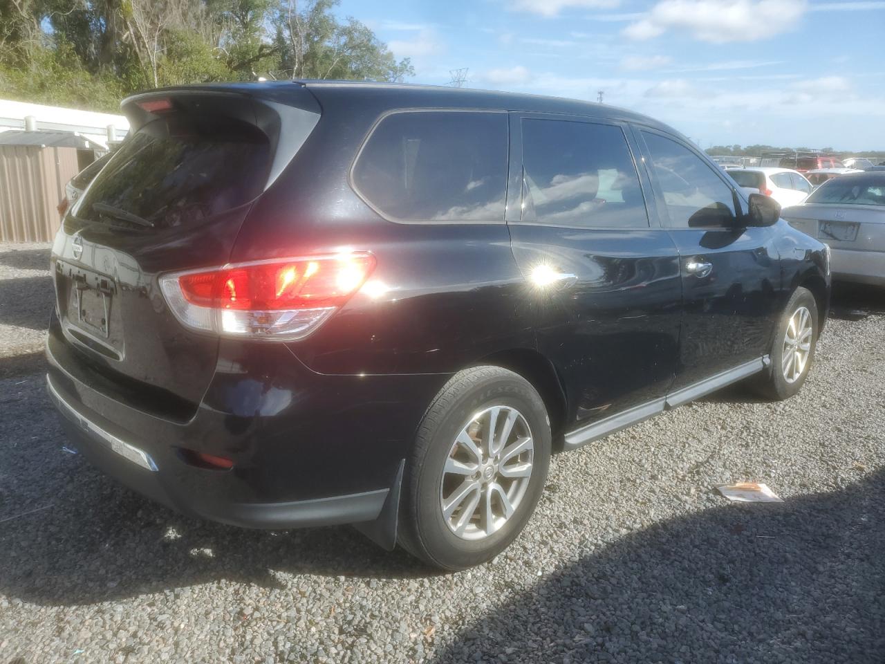 Image 3 of 2014 NISSAN PATHFINDER S 2014 with VIN 5N1AR2MN2EC690735