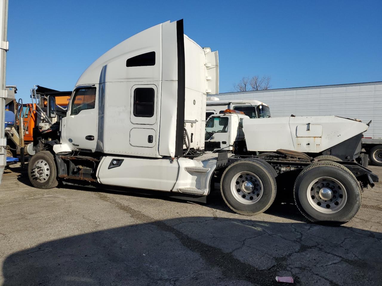 Obraz 3 z 2015 KENWORTH CONSTRUCTION T680 2015 z VIN 1XKYDP9X5FJ440285