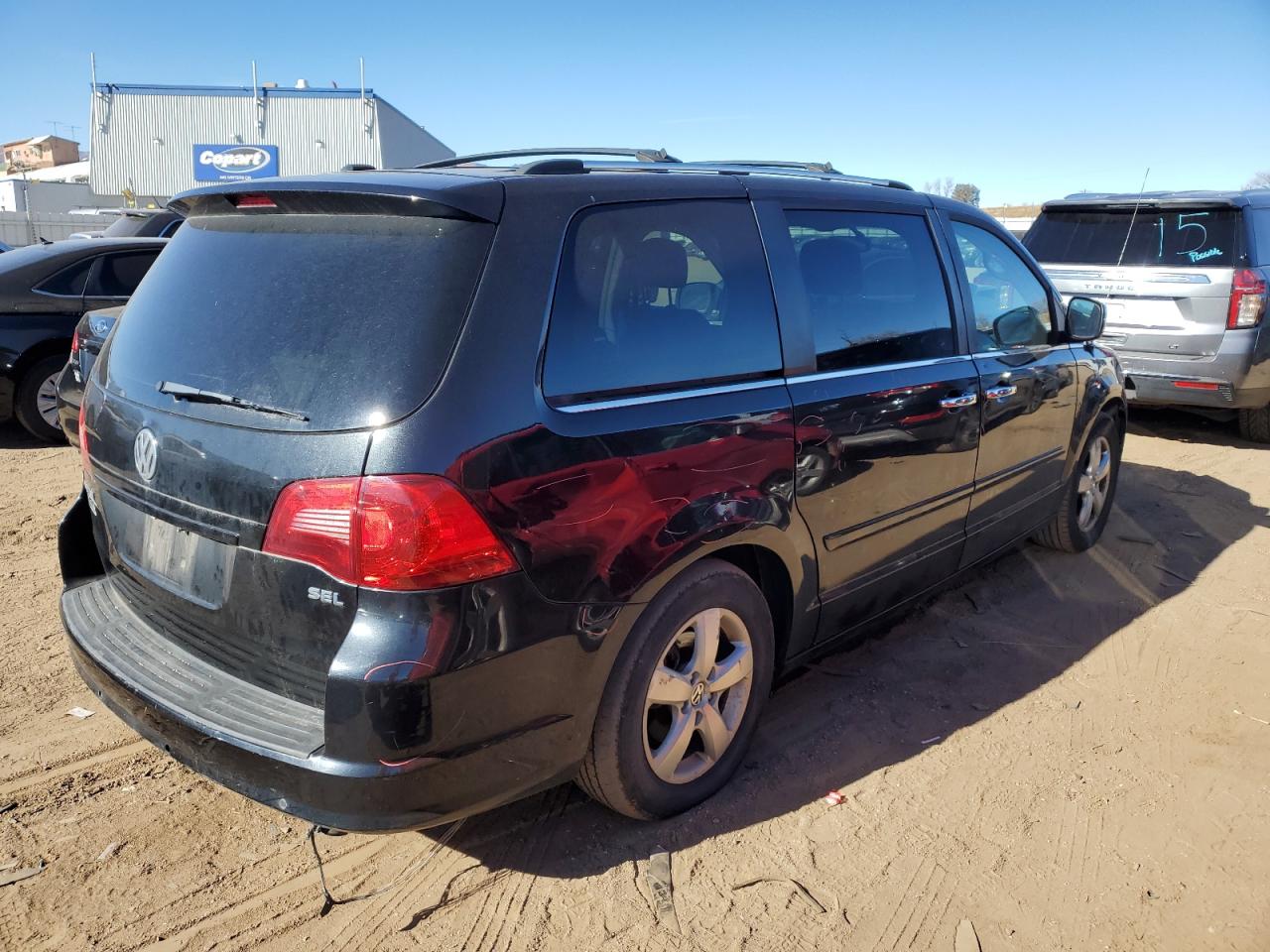 Image 3 of 2010 VOLKSWAGEN ROUTAN SEL 2010 with VIN 2V4RW6DX6AR316614