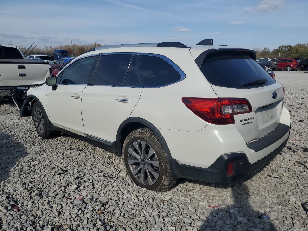 Изображение 2 2018 SUBARU OUTBACK TOURING 2018 с VIN 4S4BSETC6J3235648