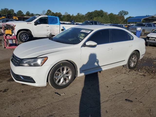 Изображение 1 2017 VOLKSWAGEN PASSAT S 2017 с VIN 1VWAT7A34HC072579